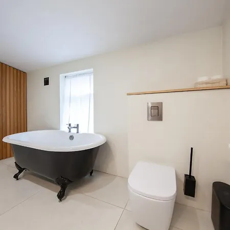 Nyaraló Beautiful And Spacious In South Circular Rd *