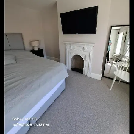 Beautiful And Spacious In South Circular Rd 더블린