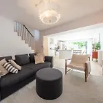 Feriehus Beautiful And Spacious In South Circular Rd