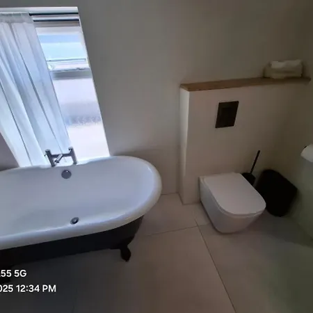 Tatil Evi Beautiful And Spacious In South Circular Rd *